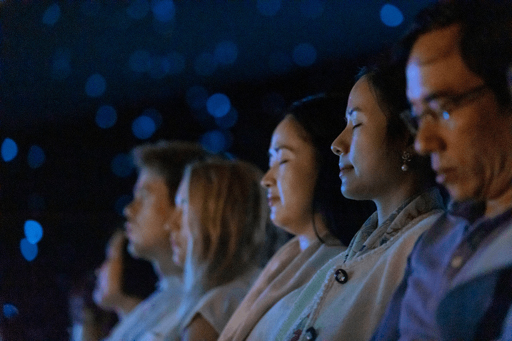 Sân khấu Journey Into Silence