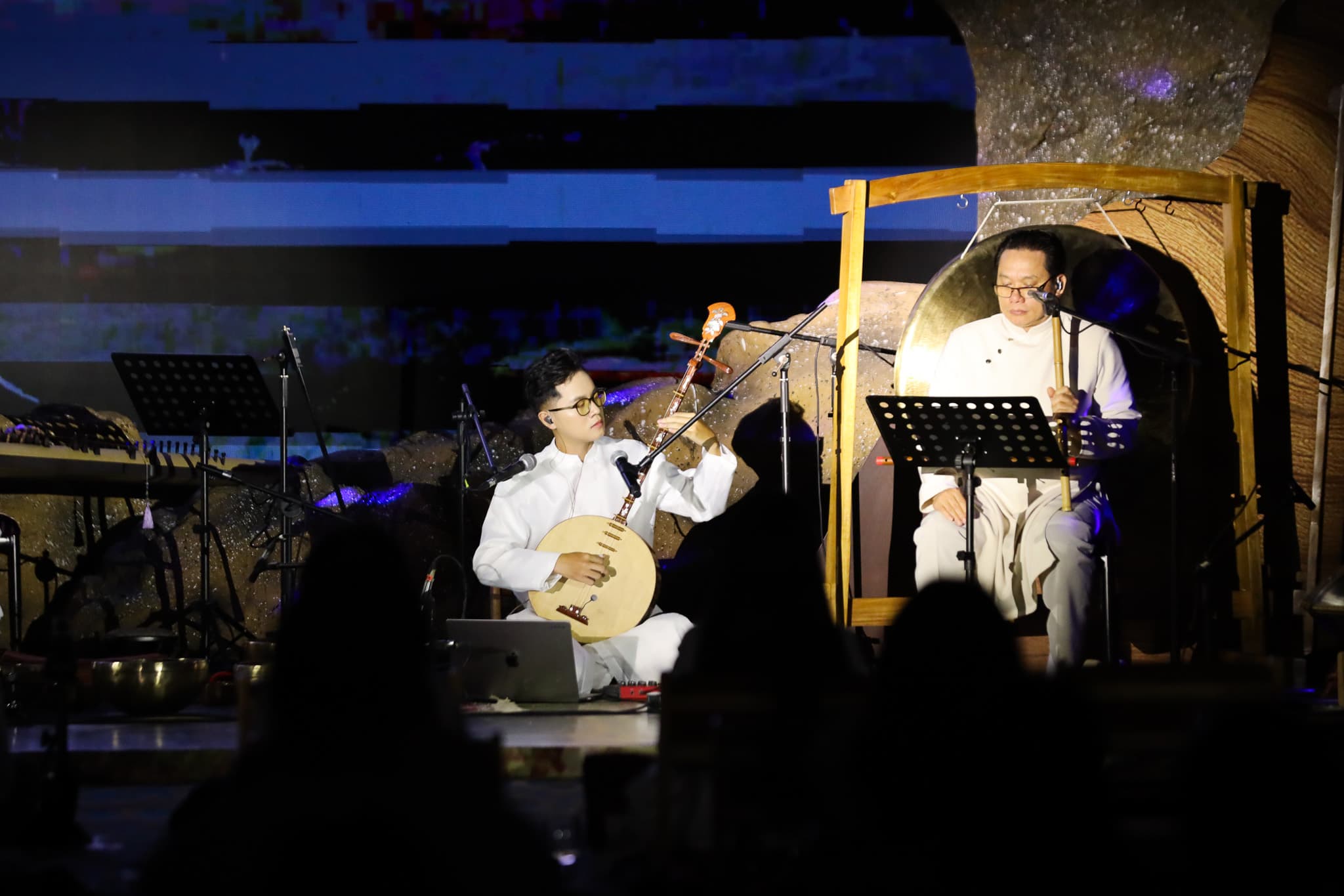 Khi nhạc cụ truyền thống Việt Nam trở lại với tinh thần “Healing” nguyên bản