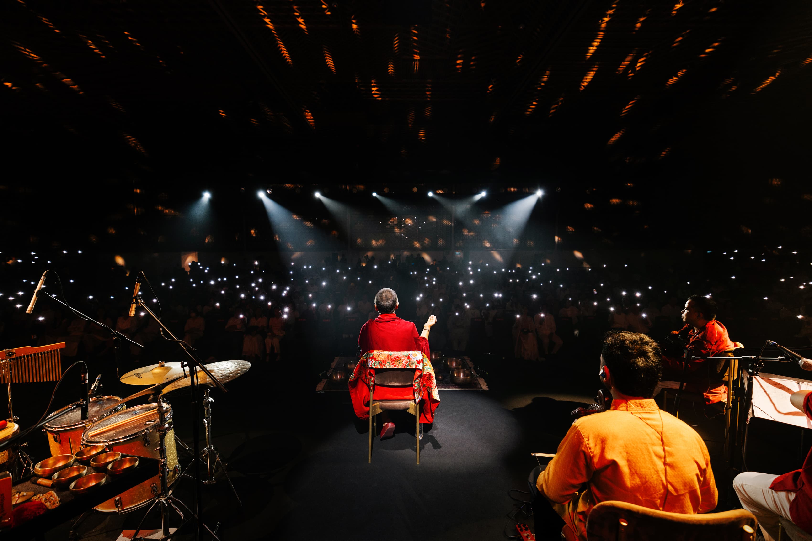 Phatgiao.org.vn: Over 1,000 HCMC Guests Hear Ani Choying Drolma Chant Mantras